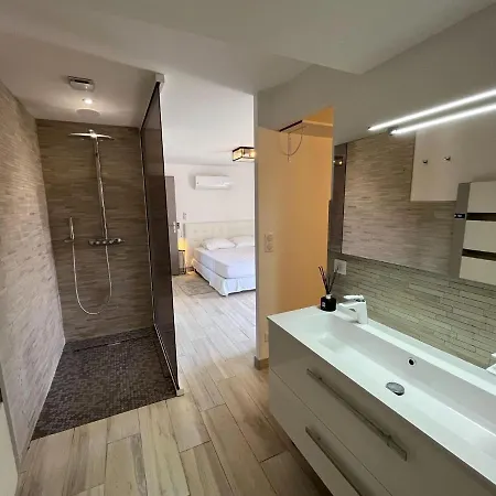 Spacious In With Private Pool Prázdninový dům