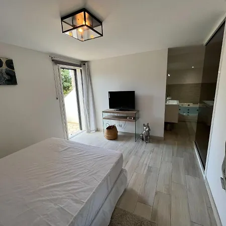 Spacious In With Private Pool *